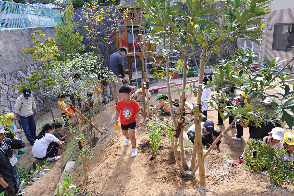 白⻯伝説にちなんだ造形の白⻯ドーム